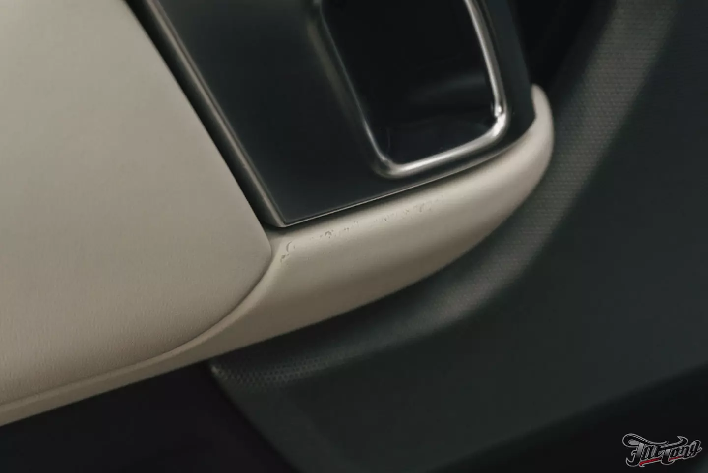 Химчистка и ремонт кожи в салоне Range Rover